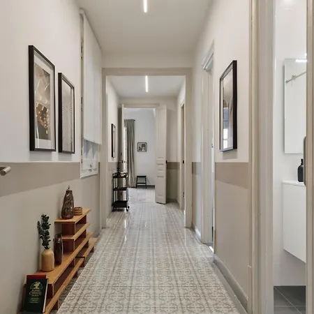 Kaftan - 5 Bedrooms And Balcony In Eixample Dreta *