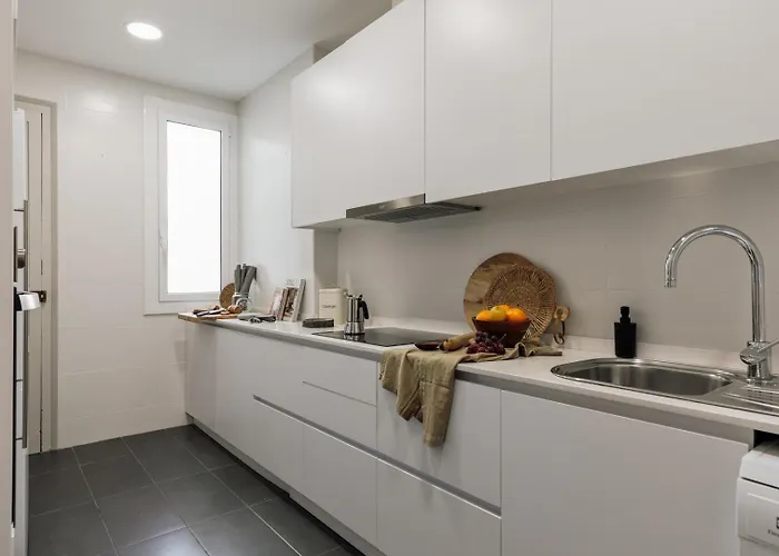 Kaftan - 5 Bedrooms And Balcony In Eixample Dreta
