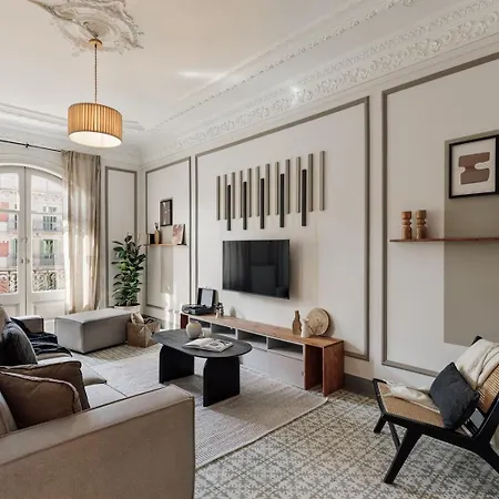 Kaftan - 5 Bedrooms And Balcony In Eixample Dreta Apartment *