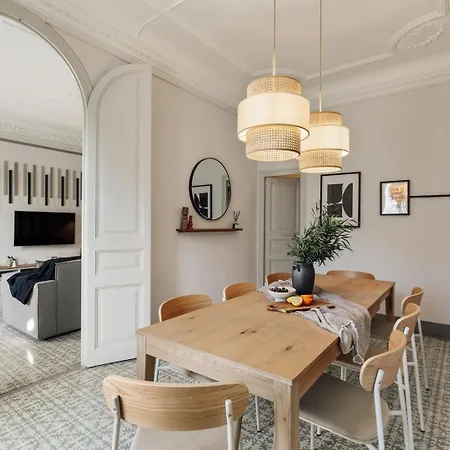 Apartment Kaftan - 5 Bedrooms And Balcony In Eixample Dreta *